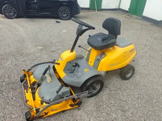 Stiga Villa 12 plænetraktor med front klipper