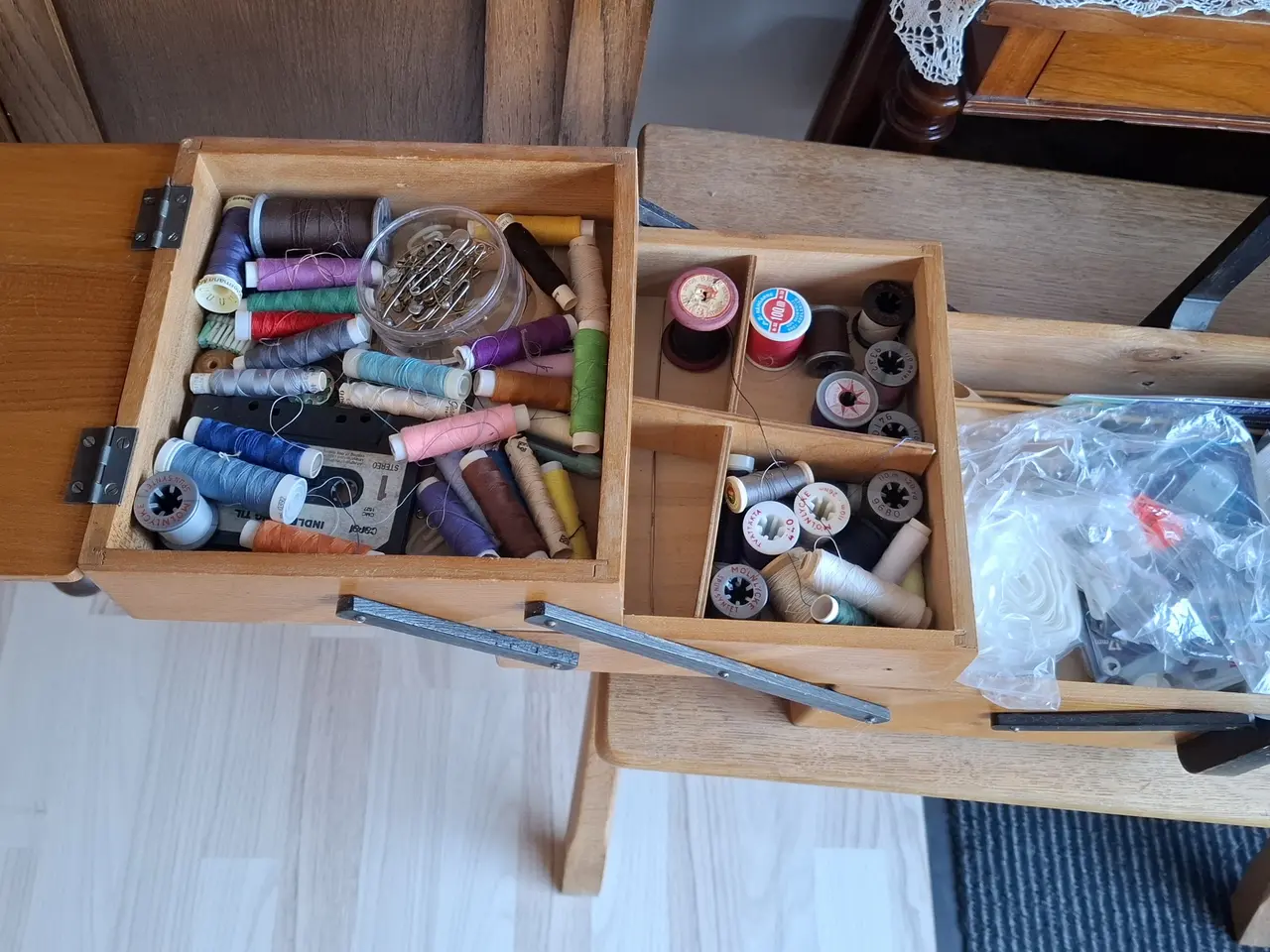 Billede 3 - Syskrin formentlig fra 50érne. Sælges uden indhold
