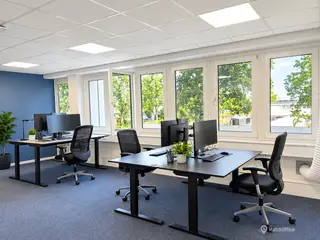 550 m² istandsat kontorlejemål med ca. 200 m² lager i sikkerhed på 1. sal med stor vareelevator.