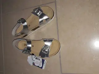 Sølvfarvet Sandal str 30 nye