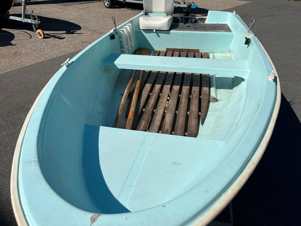 Billede 3 - 12-fods glasfiberjolle med Variant 501 bådtrailer