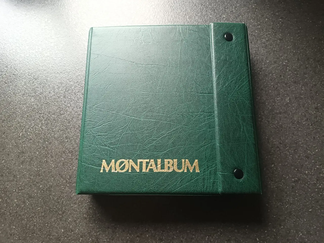 Billede 1 - Møntalbum med 38 sider + pap.