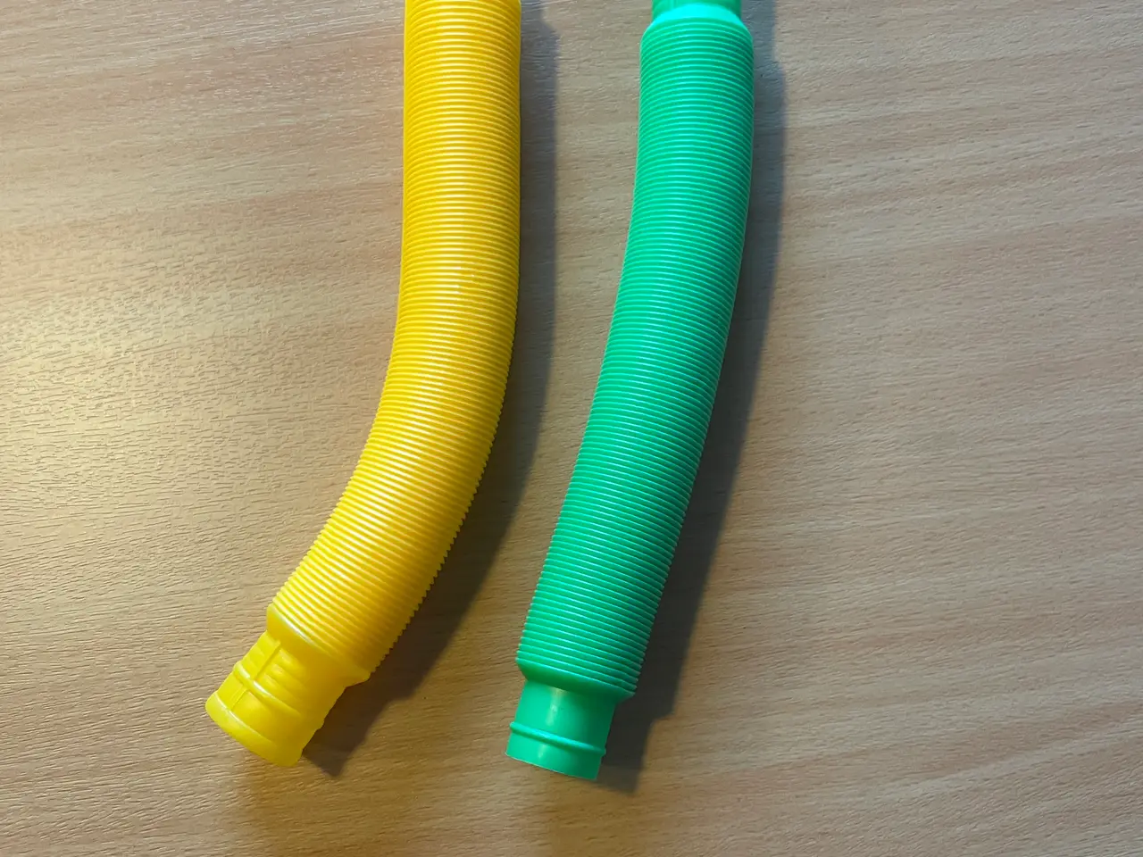Billede 2 - 2 Rubik's Snake og 2 fidget pop tubes