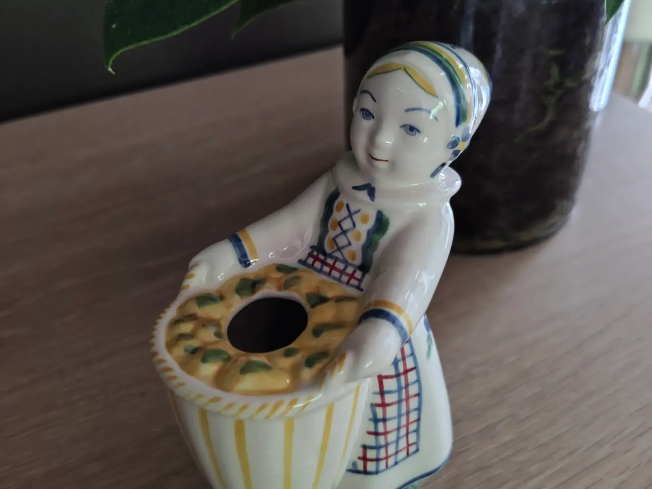 Billede 3 - Aluminia "Kusine fra Amager" figur
