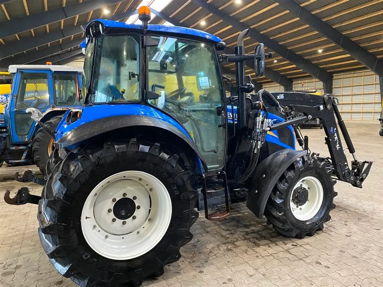 Billede 4 - New Holland T4.95 Med frontlæsser