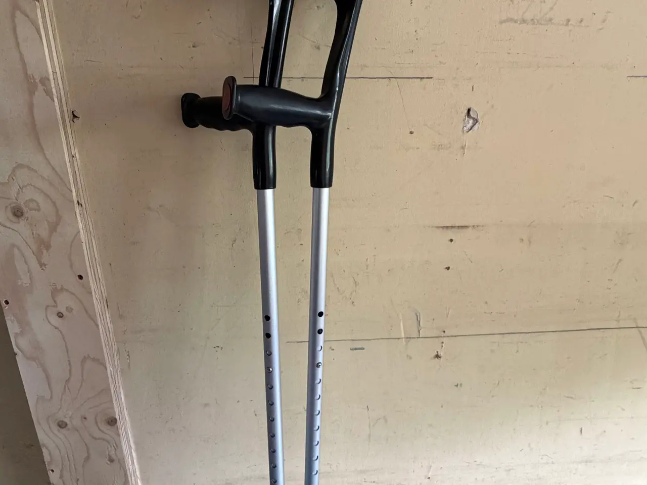 Billede 2 - Et Sæt krykker med ergonomiske håndtag 2stk