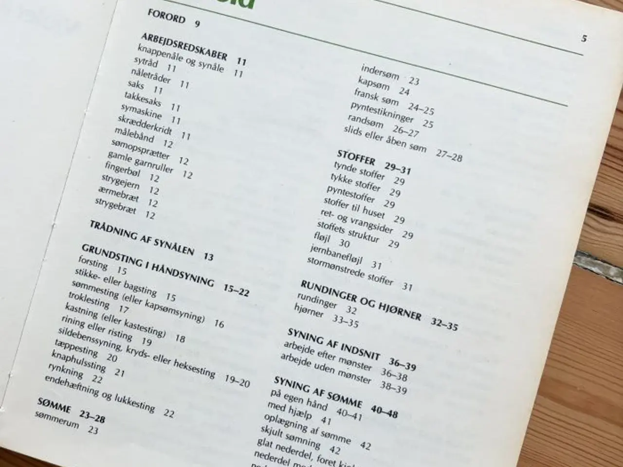 Billede 3 - God bog: Noget om hjemmesyning.