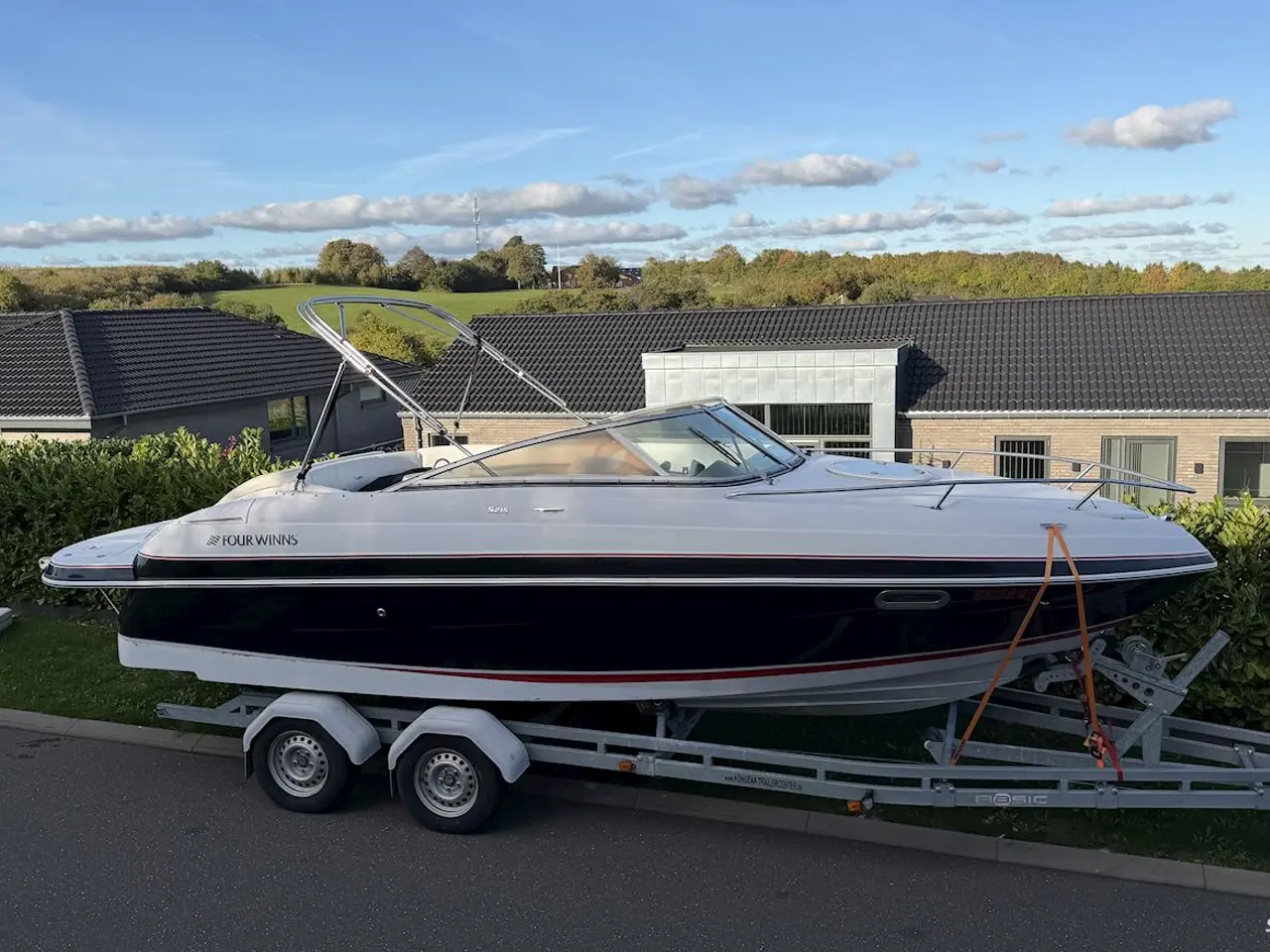 Billede 1 - Four Winns 215 Sundowner