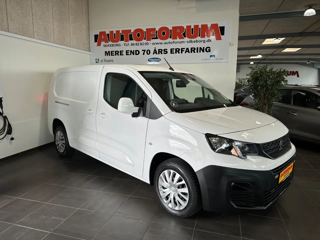Billede 1 - Peugeot Partner 1,5 BlueHDi 130 L2V2 Ultimate EAT8 Van