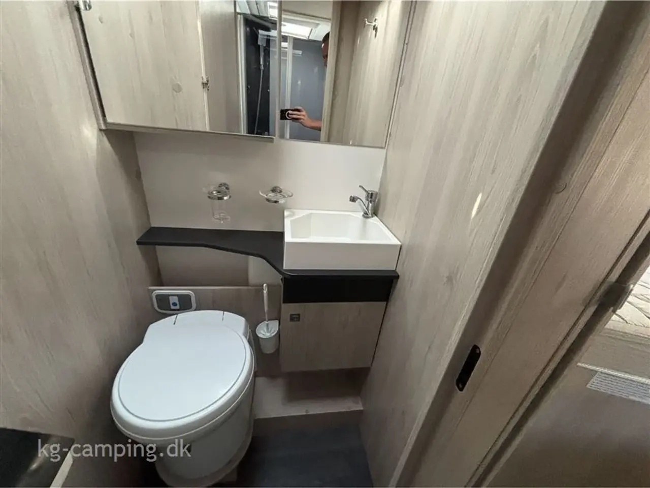 Billede 11 - 2021 - Chausson First Line C717   Rummelig familiecamper med masser af komfort!  Vejet til 3032kg inkl 1/2 Tank.