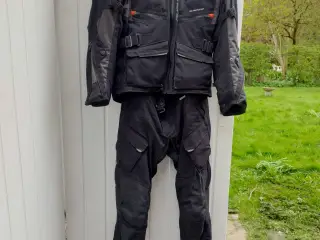 MC Jakke og Bukser