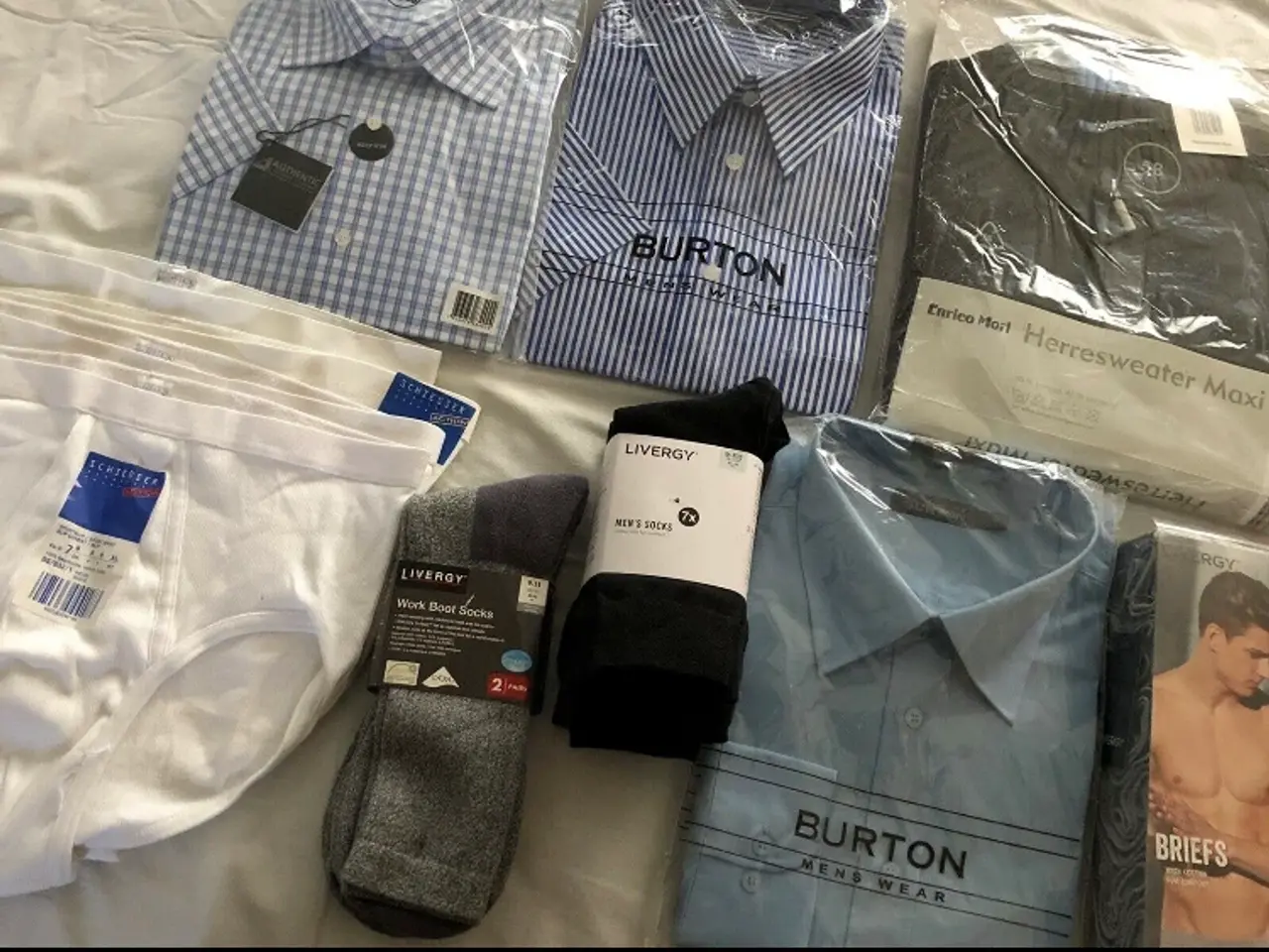 Billede 1 - 3 Burton Skjorter, 1 pullover, strømper, undertøj