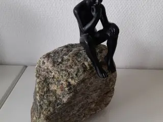 Lille skulpturer i rasin på Bornholms granit
