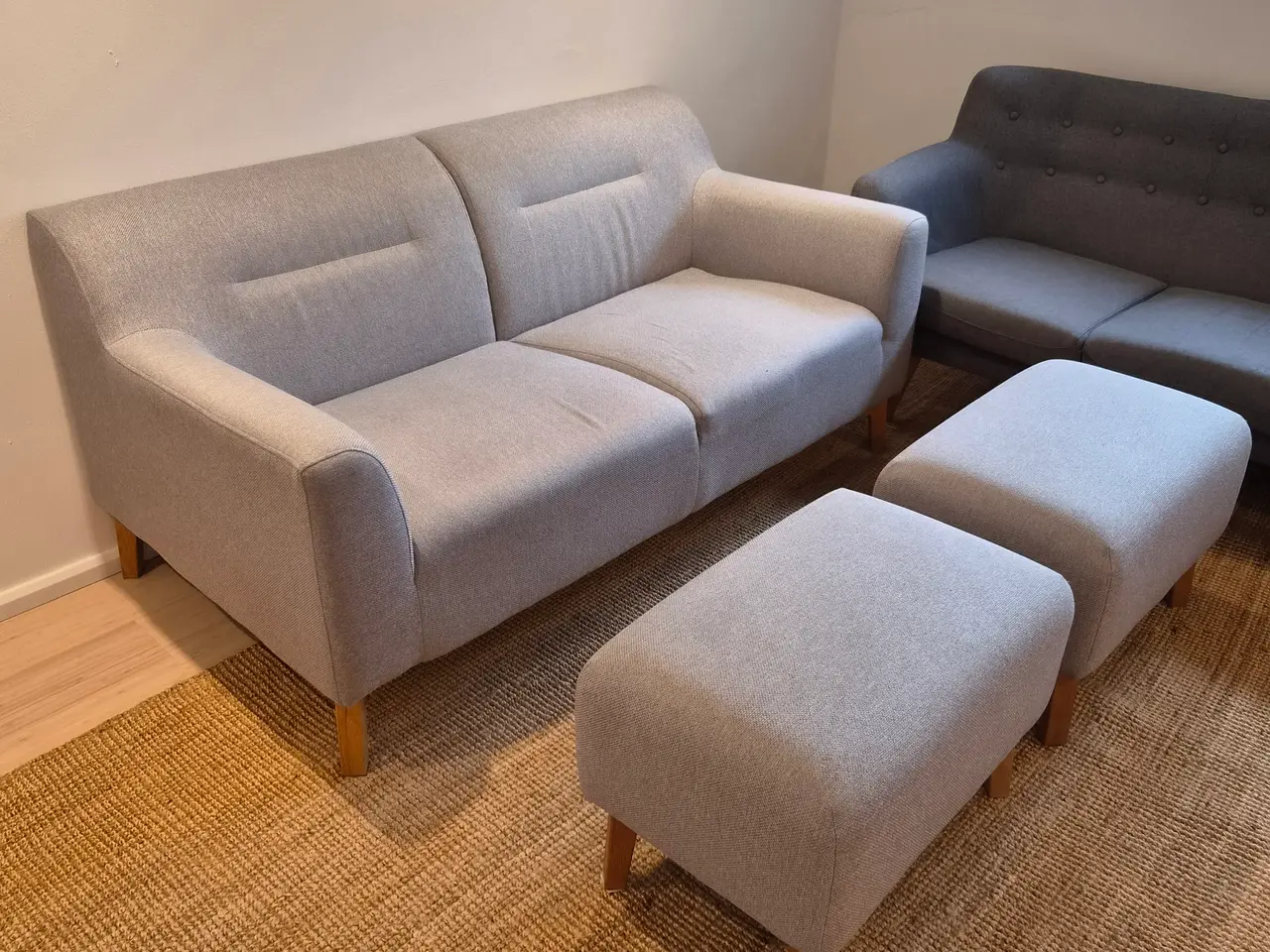 Billede 1 - Lys grå sofa inkl 2 puffer