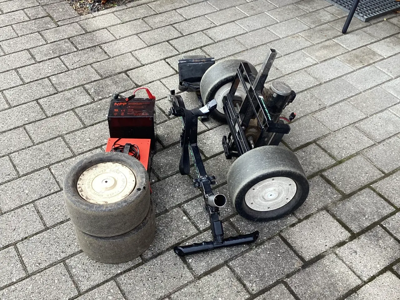 Billede 5 - Solid Golfvogn m/ Batteri og lader.mm.