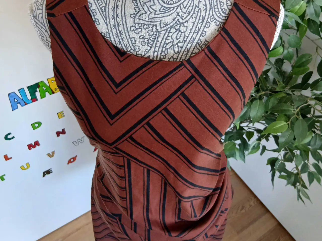 Billede 2 - Kjole. Kaffe. Large/40