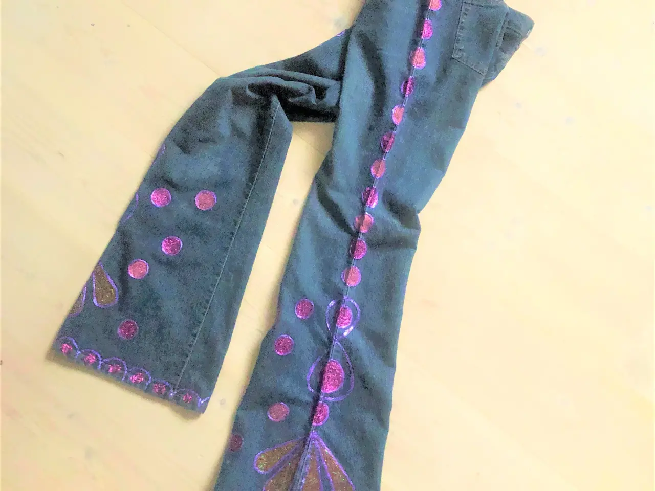 Billede 12 - HÅNDMALEDE JEANS - unikke - 