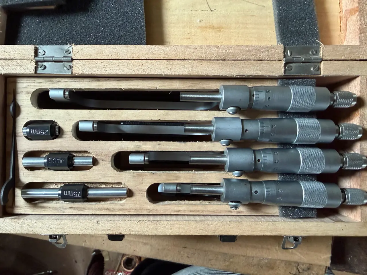 Billede 3 - 2 stk komplette TESA mikrometersæt (0-100mm) 