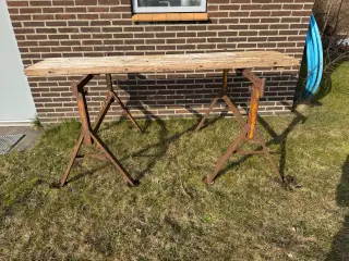 Stillads bukker