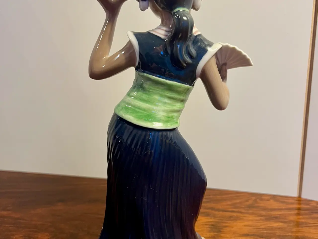 Billede 3 - Aju Sitra (Dame med vifte) porcelænsfigur
