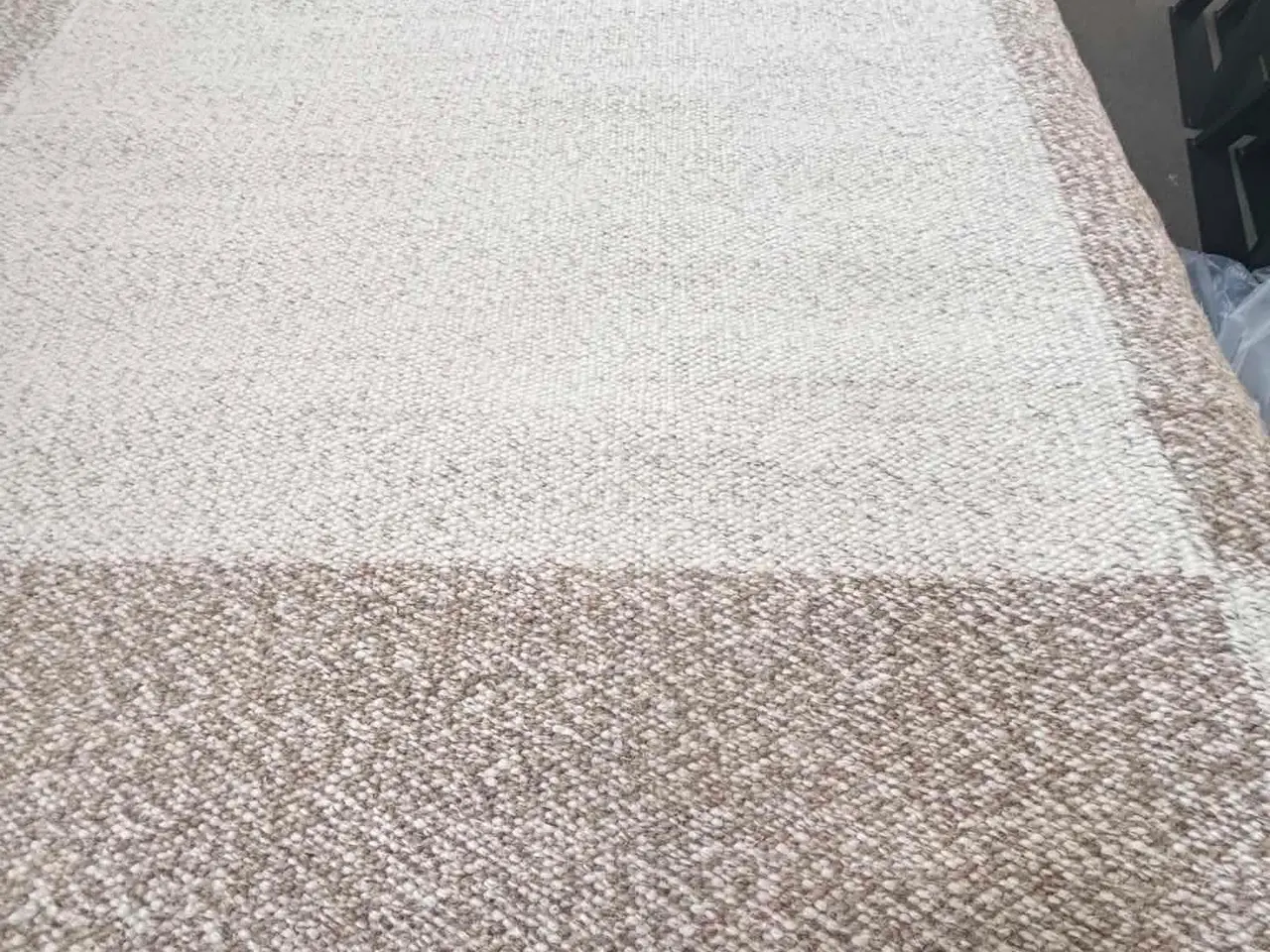 Billede 1 - Indbo Georgia – Håndvævet uldtæppe 140 × 200 cm