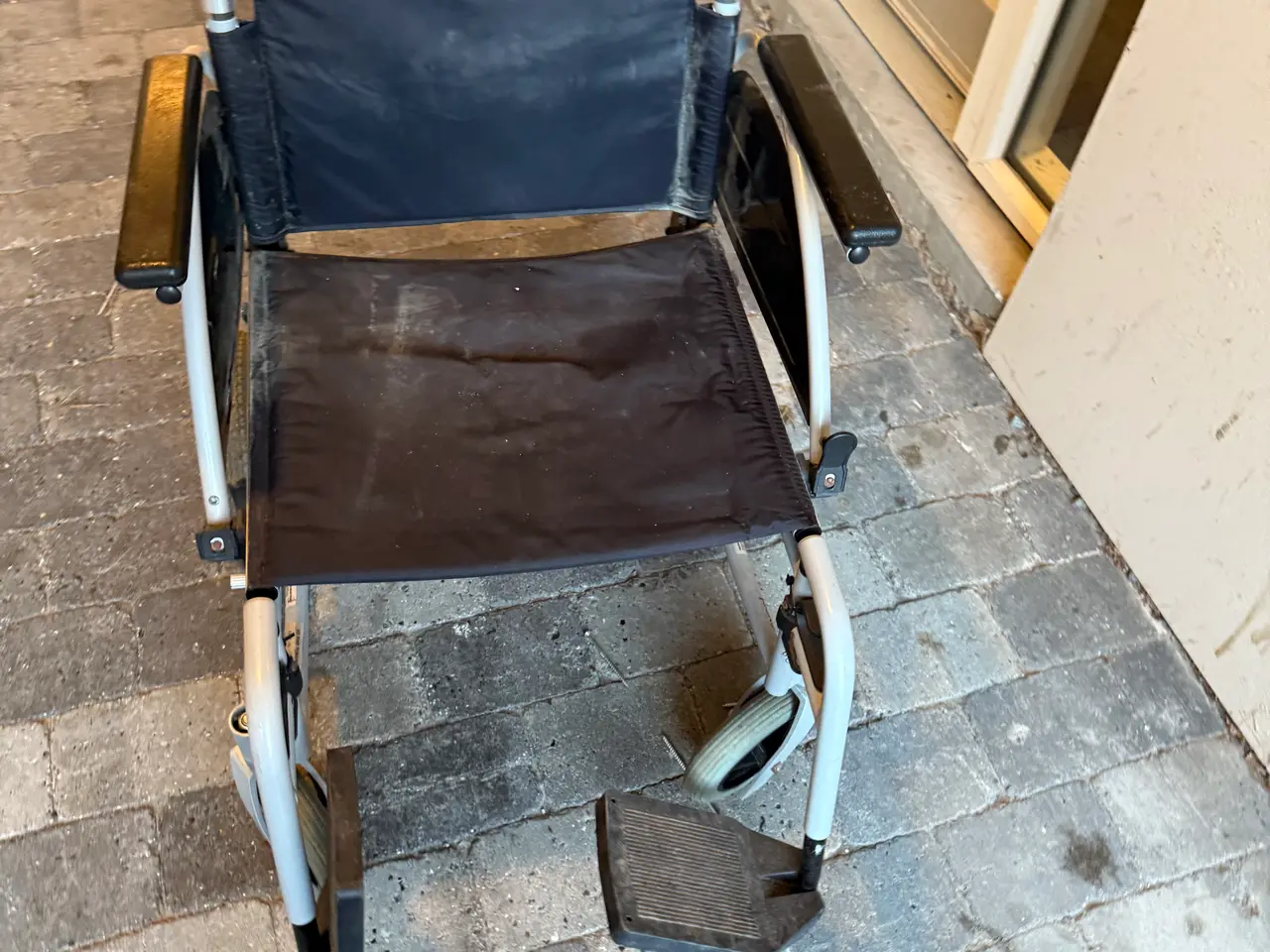 Billede 2 - Kørestol fungere som den skal