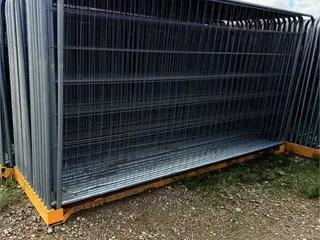 ABC BGFIX L350 x H 200 cm - 90 Byggepladshegn komplet / construction site fence complet, årgang 2022