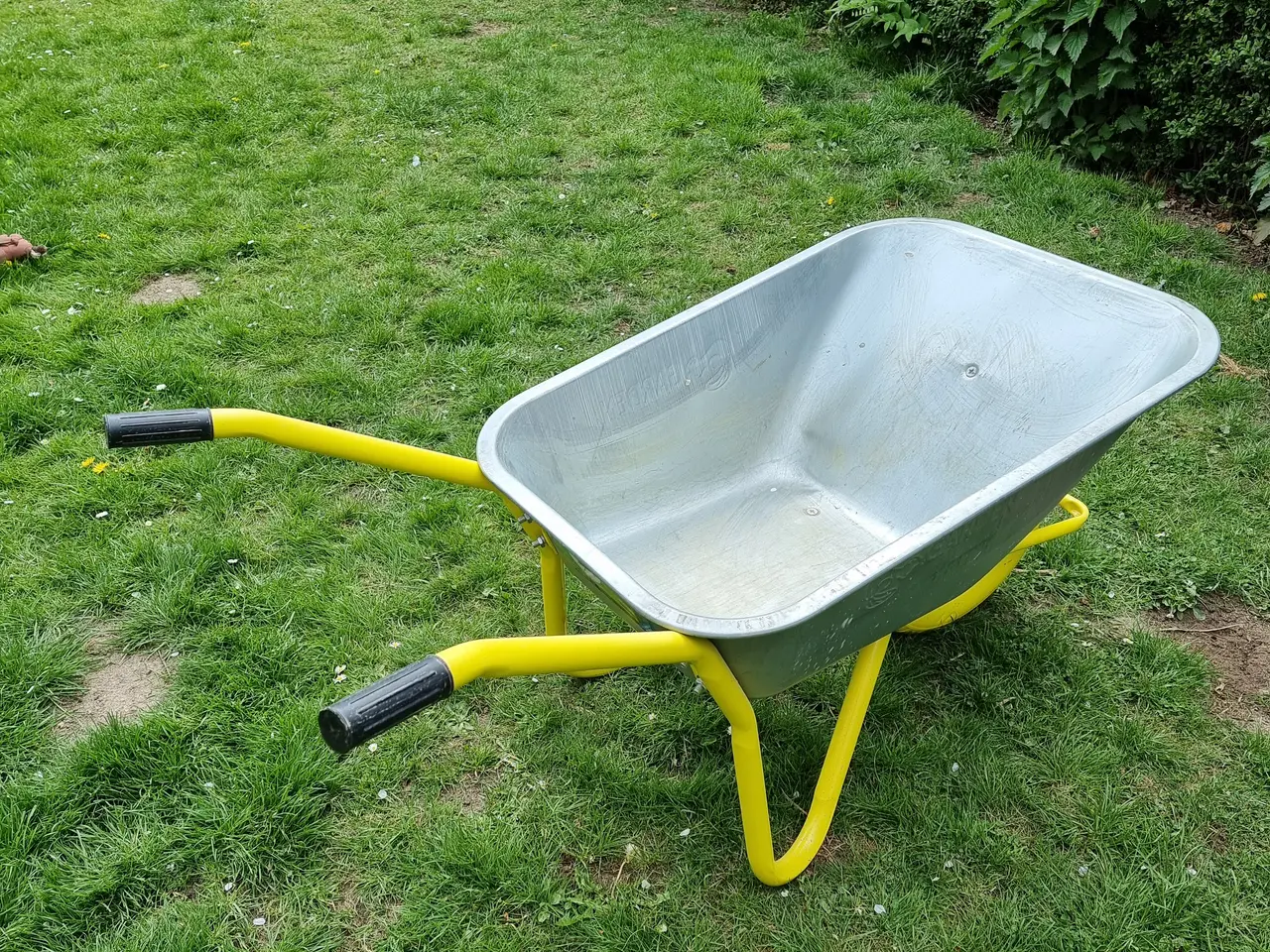 Billede 4 - Betonblander med trillebør