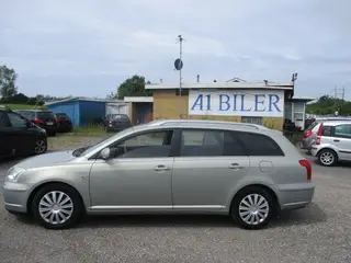 Toyota Avensis 1,8 VVT-i Terra stc.