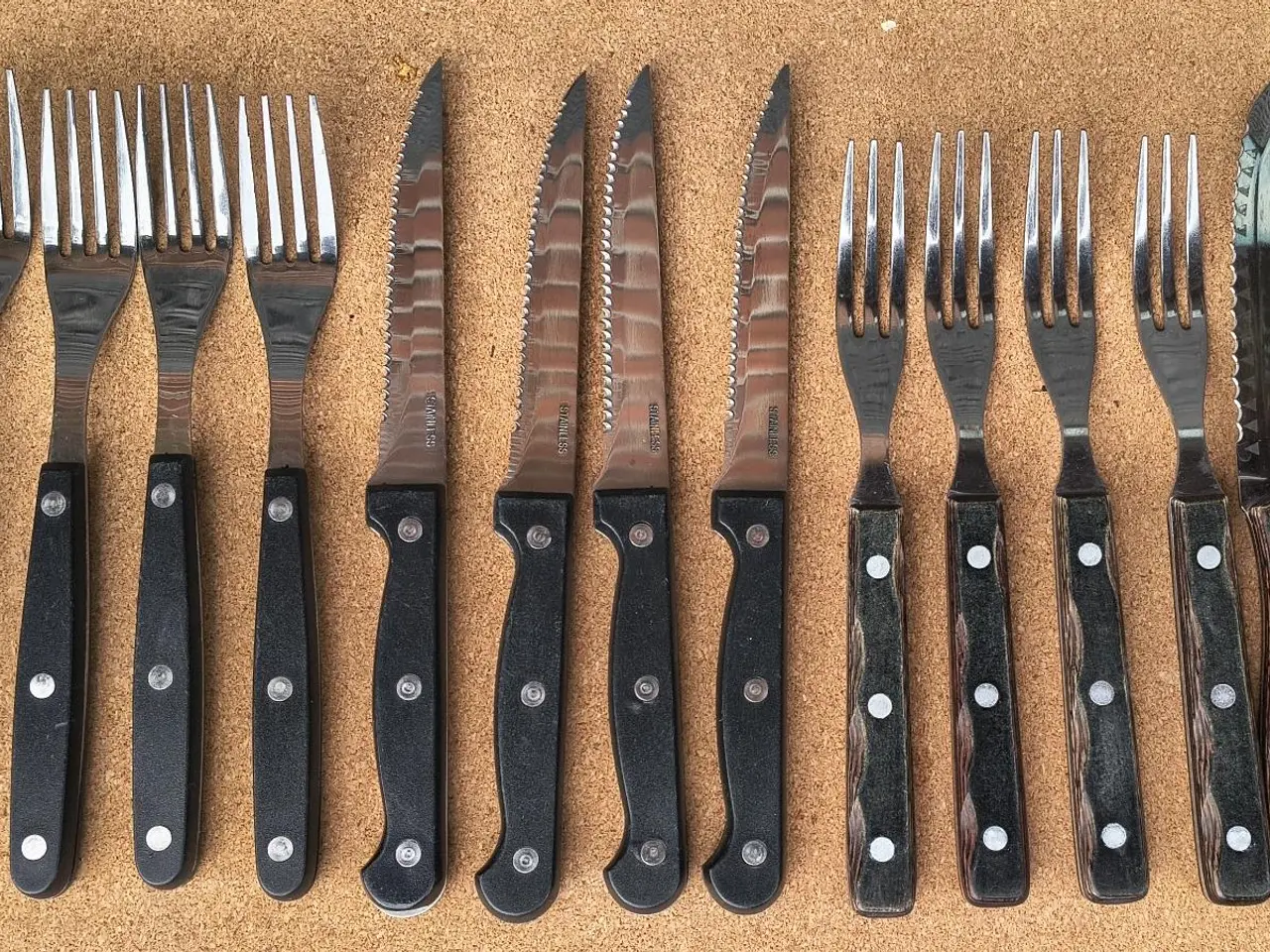 Billede 1 - 14 DELE GRILLBESTIK, RUSTFRIT STÅL, FEJLER INTET