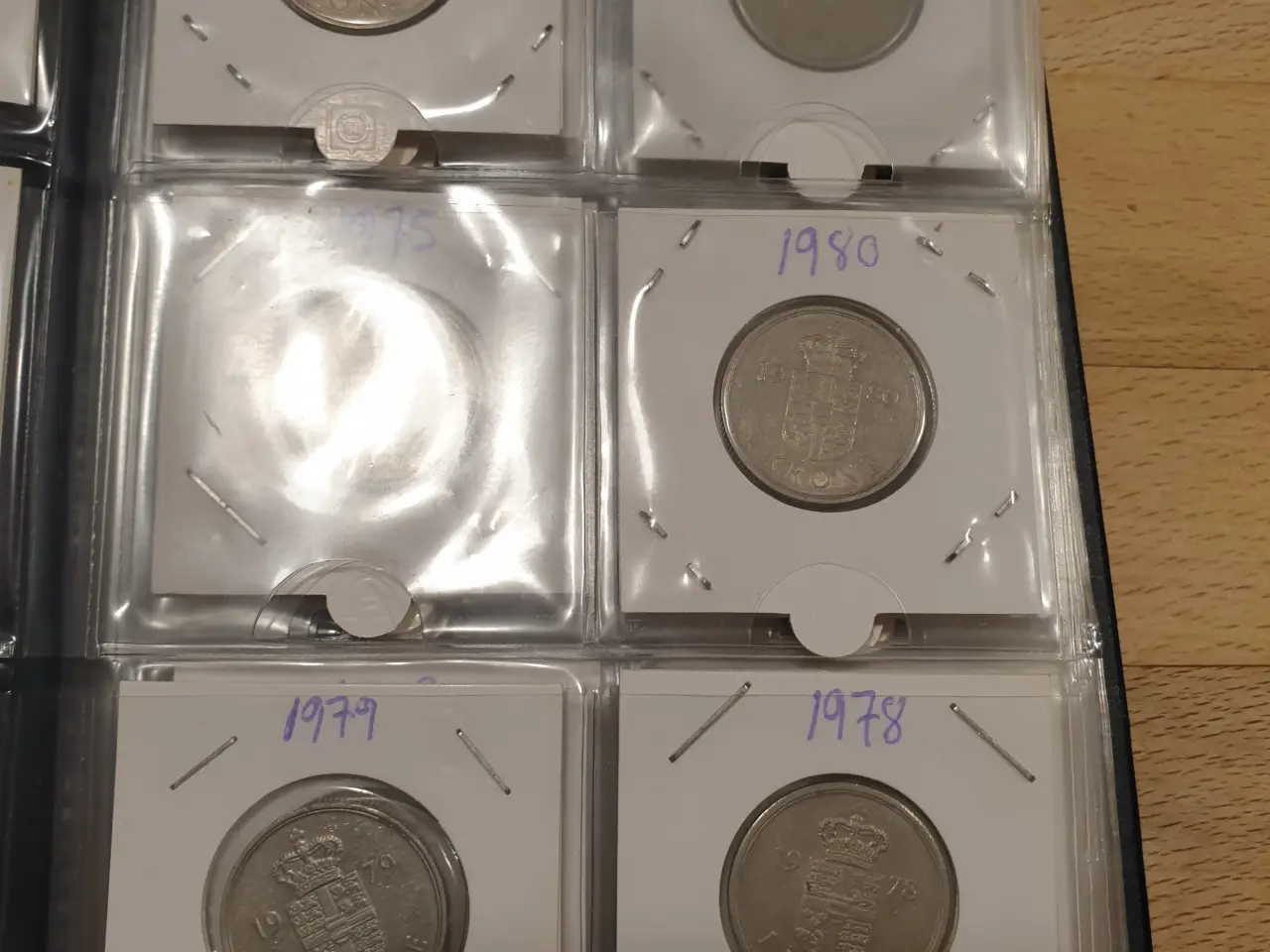 Billede 10 - Numis Bog med 1 Kroner