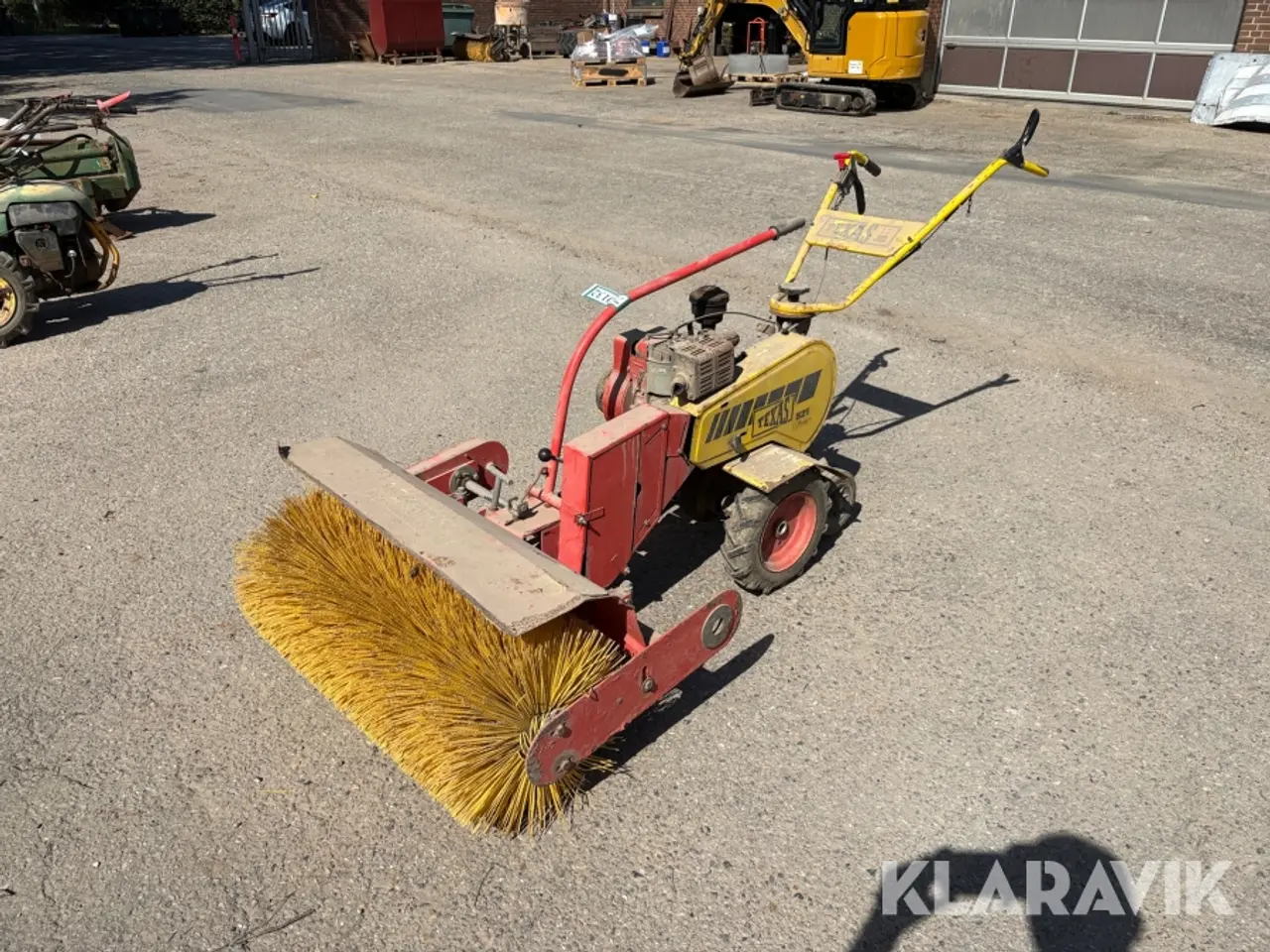 Billede 1 - 2-hjulet traktor Texas 521 med kost