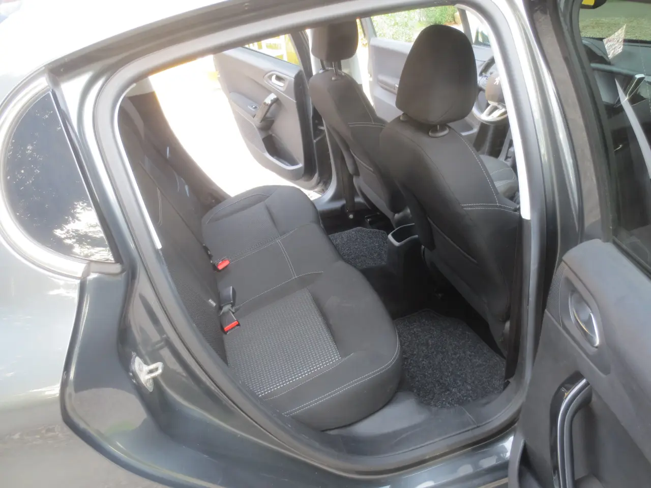 Billede 16 - Peugeot 208 1.6 BLUE HDi År 17. Synet 12/25.