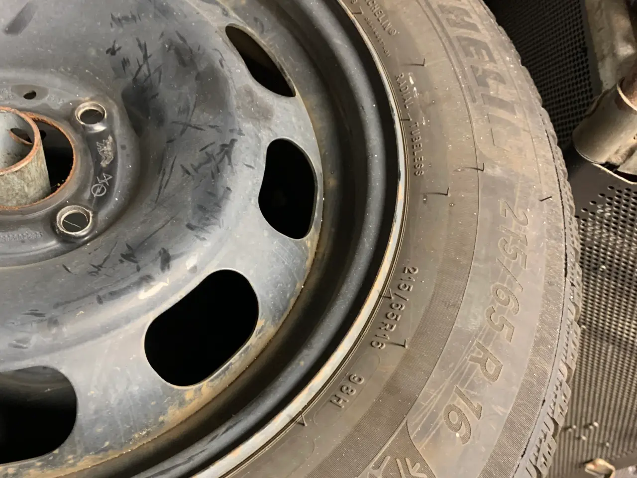 Billede 3 - Michelin vinterdæk 215/65R16