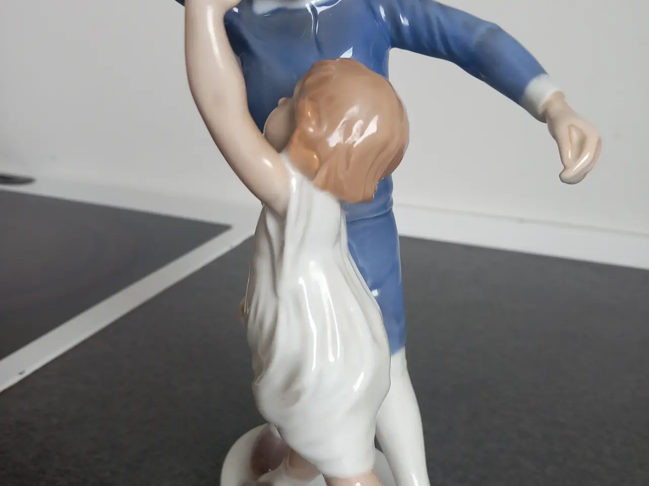 Billede 1 - B&G figur. Dansende børn
