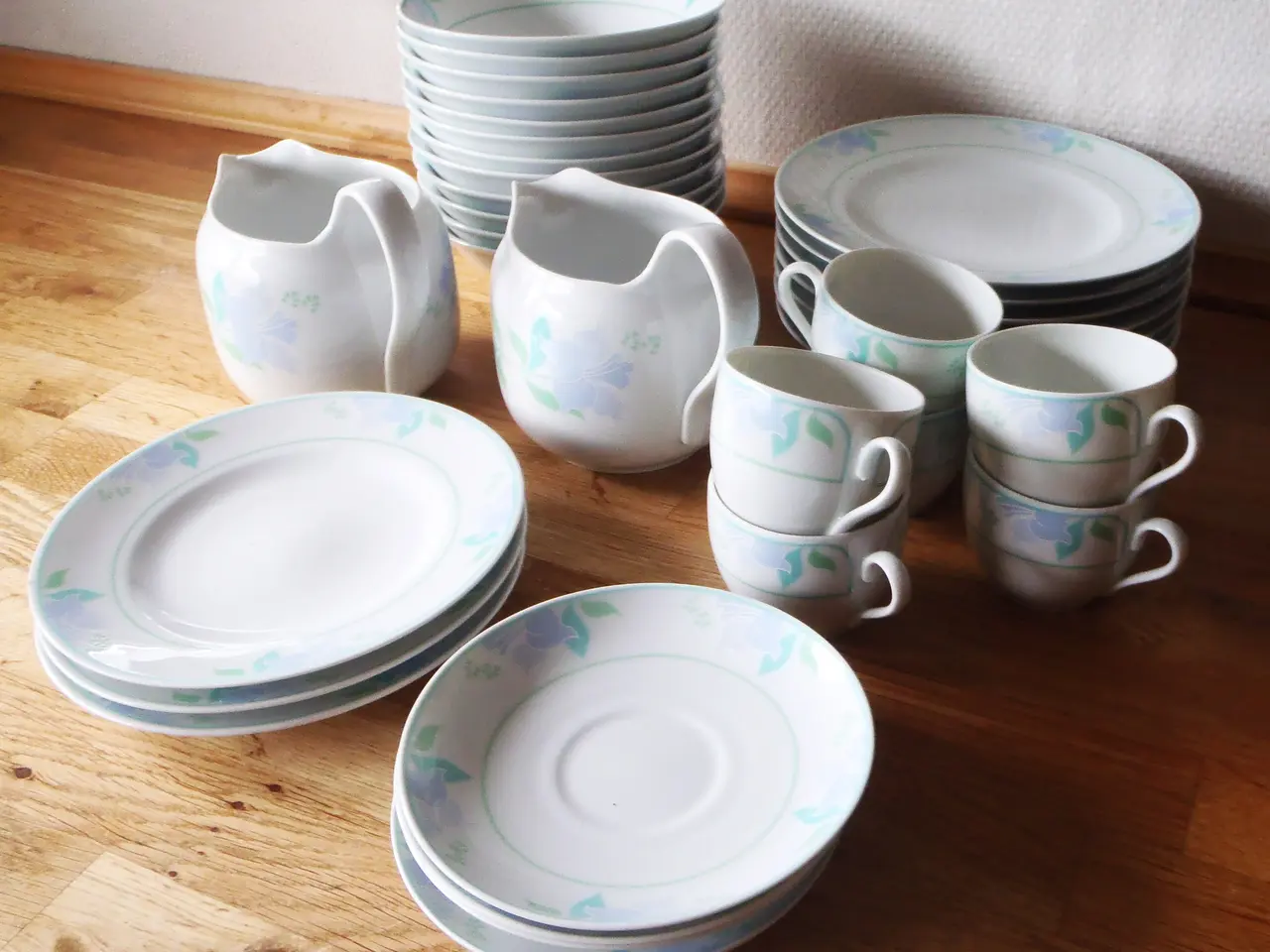 Billede 1 - Bing & Grøndahl mrk. Fleur - porcelain