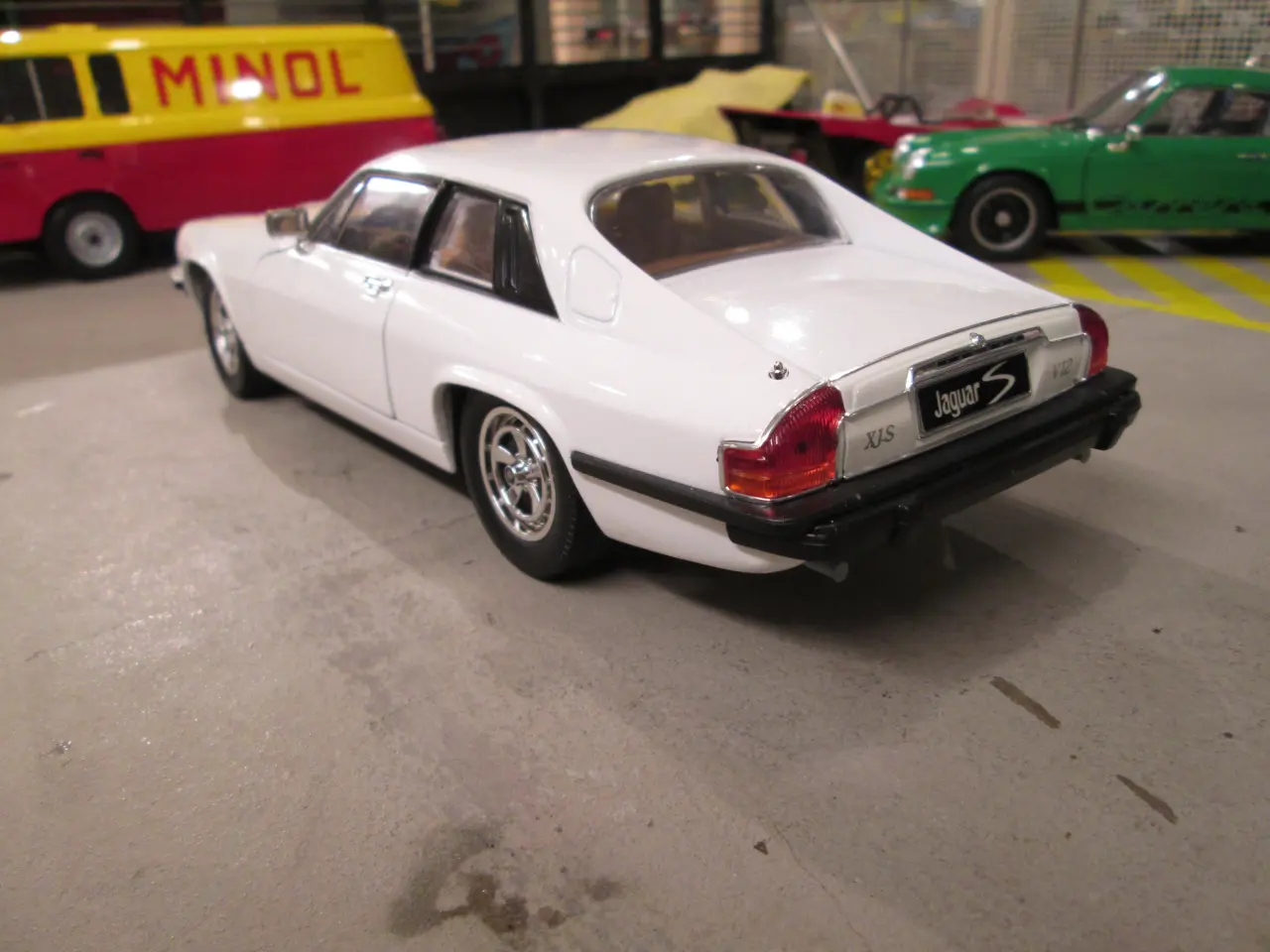 Billede 2 - Modelbil Jaguar Xjs Road Signature 1:18