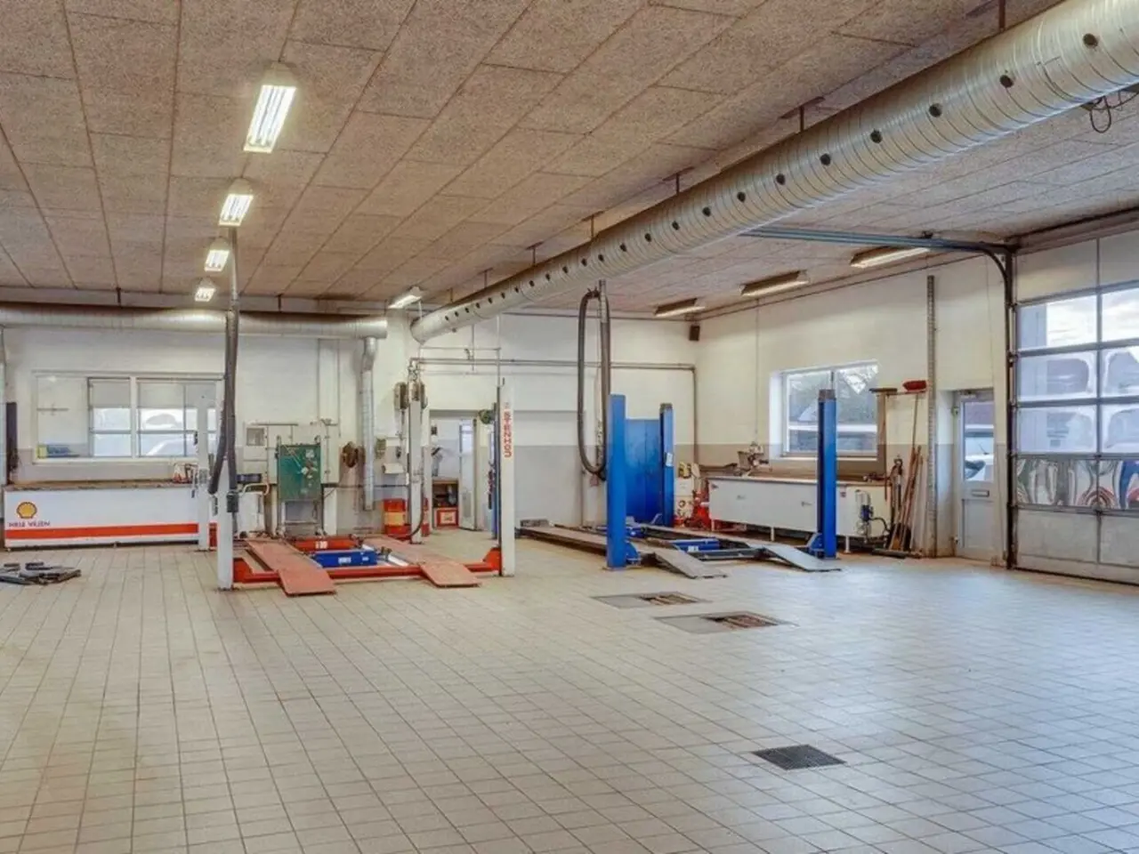 Billede 3 - Veldisponeret værksted/lager med autolifte i Tørringhuse
