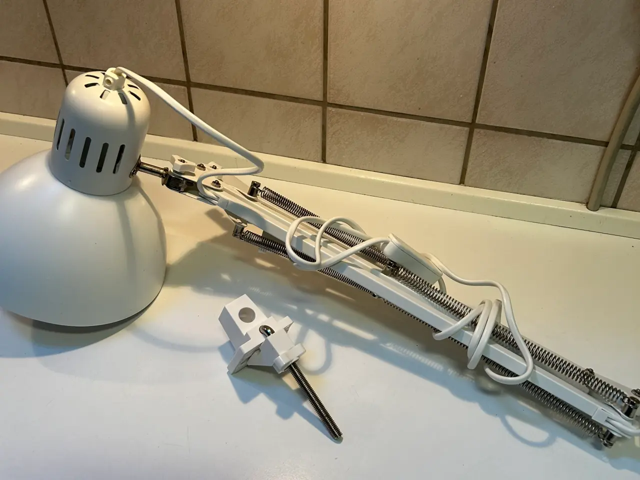 Billede 1 - Arkitekts lampe i hvid med bordbeslag.