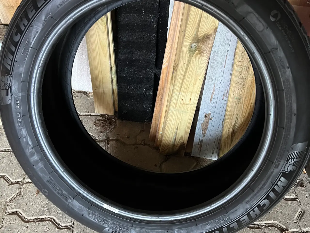 Billede 7 - to Michelin dæk 255/45/20  to Goodyear 235/50/20
