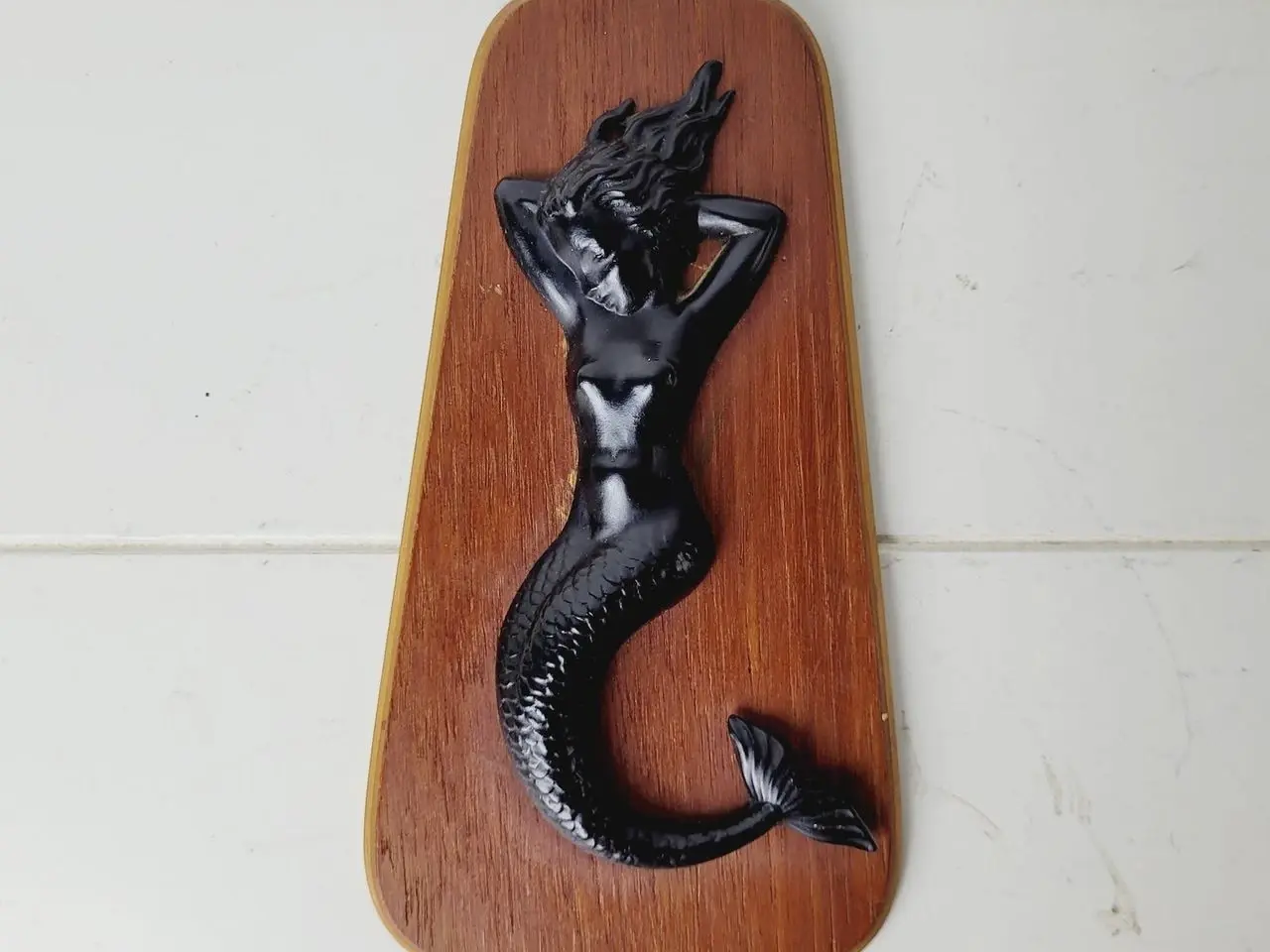 Billede 1 - ⭐️- Retro Havfrue Relief i Metal på Teaktræ