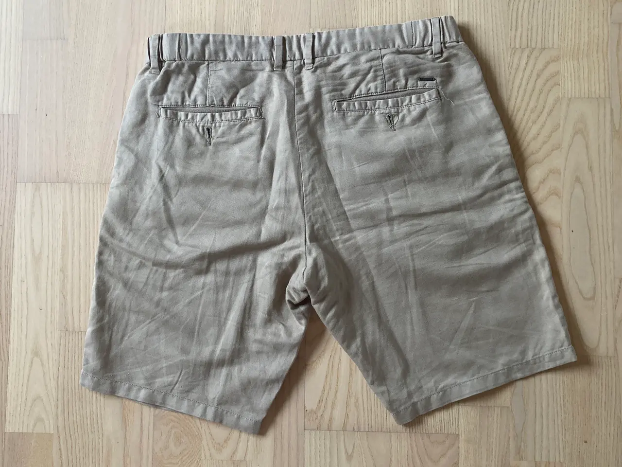 Billede 2 - Beige herreshorts, livvidde 33