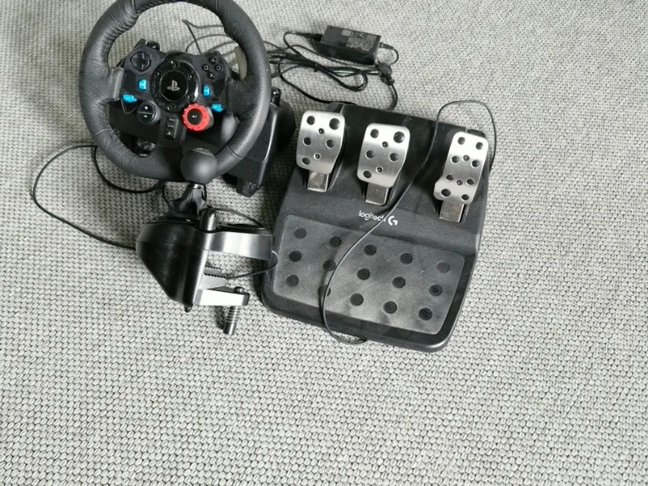 Billede 2 - Rat og pedaler + gearstang (Logitech G29)