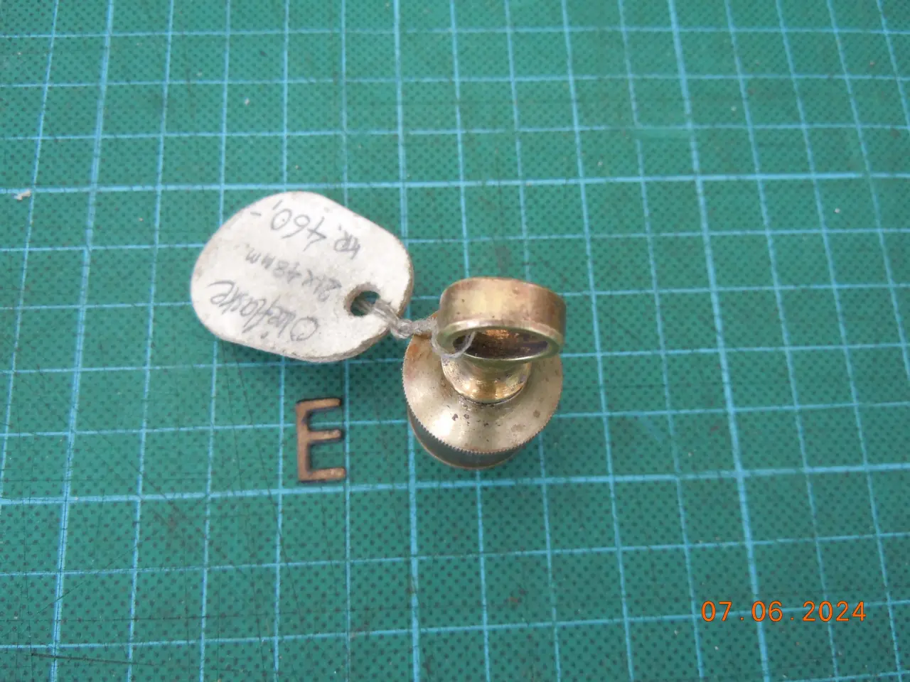 Billede 2 - Olieflaske, antik, pistoler eller revolver.