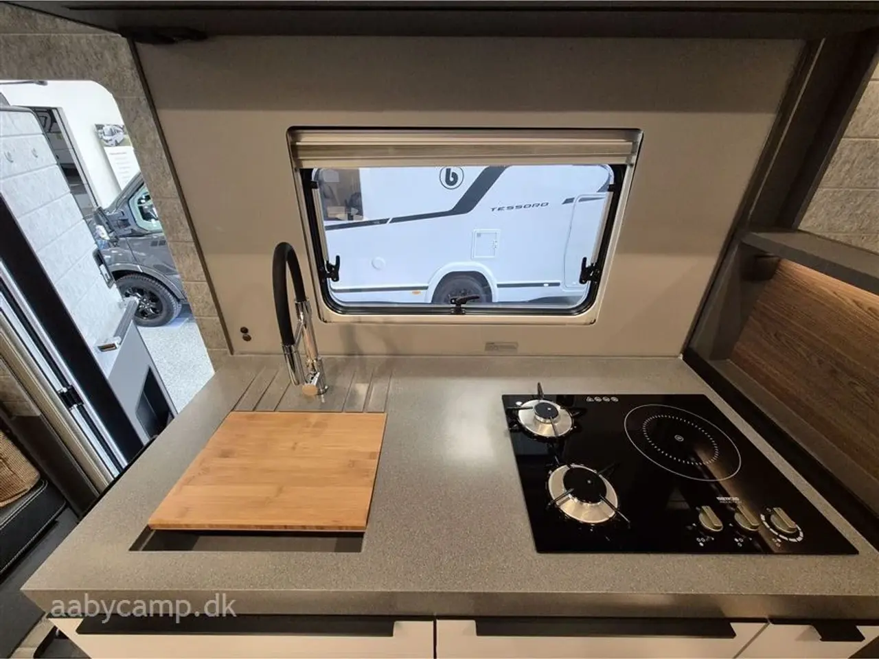 Billede 21 - 2025 - Niesmann+Bischoff Arto 78 solceller. 3x150 Ah lithium batterier. 3000w inverter. Elektrisk markise. Udv. gas/vand. Helårsdæk. 2x TV. Duo control. luft undervogn. Hydrauliske støtteben.