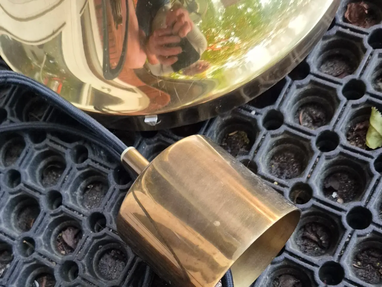 Billede 18 - Smuk svensk designerlampe i skinnende messing
