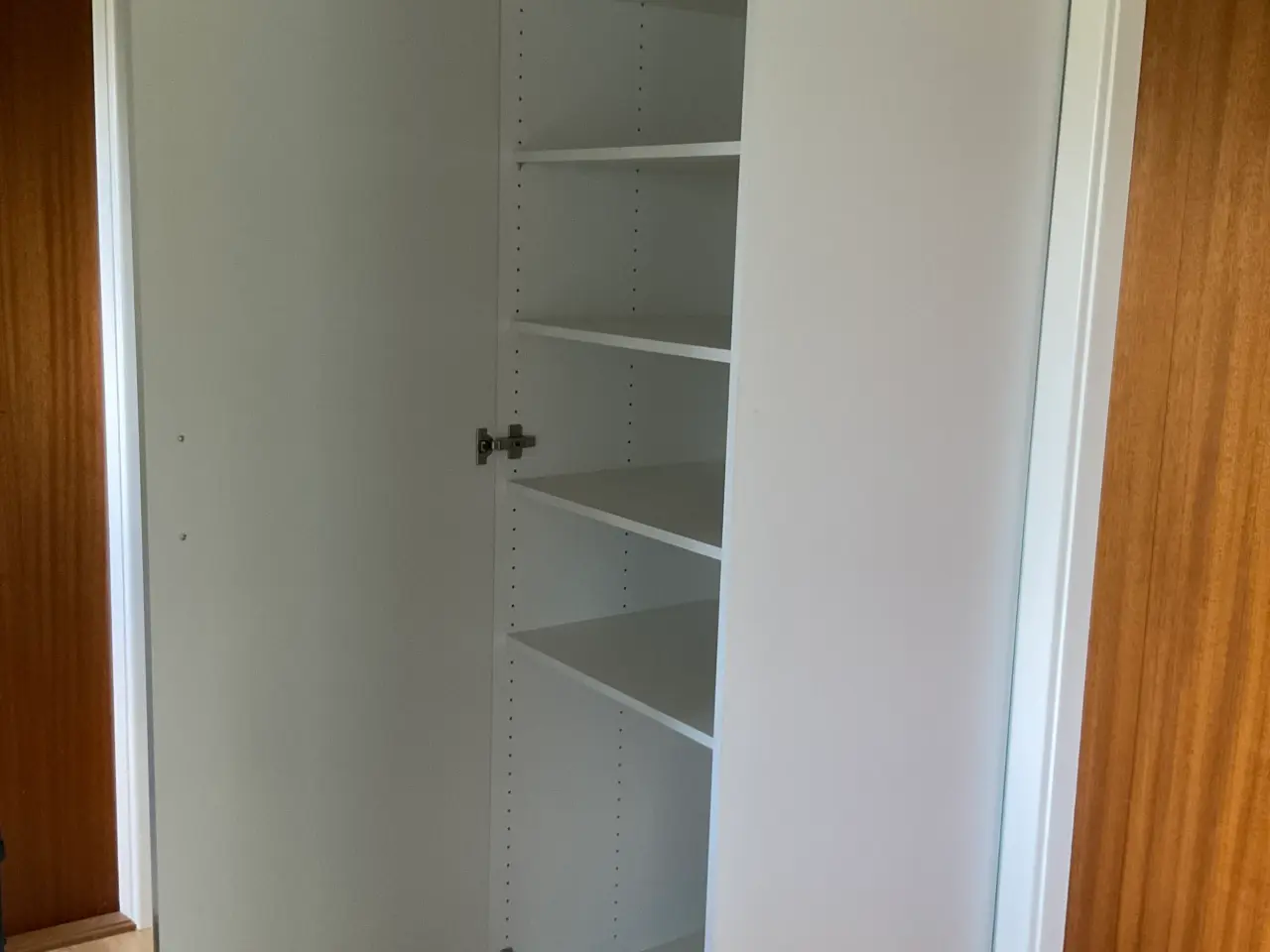 Billede 1 - Hvidt HTH skab