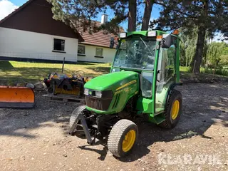 Traktor John Deere 2025 R HST med 2 tilbehør