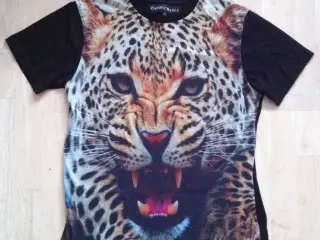 Untouchable t-shirt, str M, 90kr