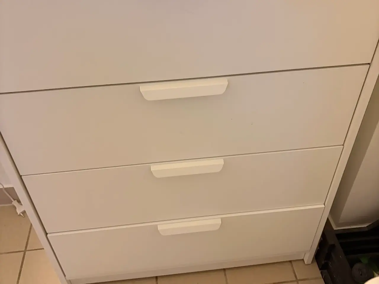 Billede 1 - hvid kommode fra ikea